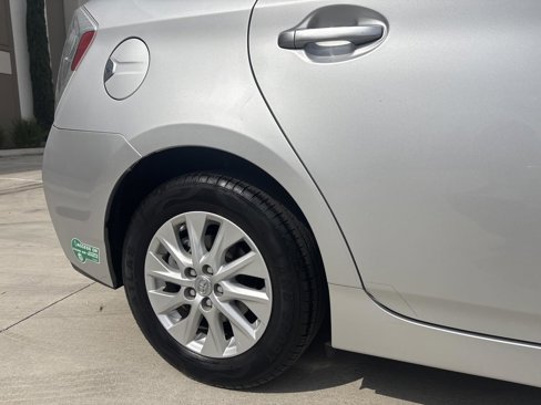 Used 2014 Toyota Prius Plug-In Hybrid image 9