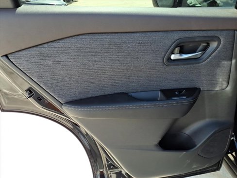 Used 2023 Nissan Rogue SV image 15