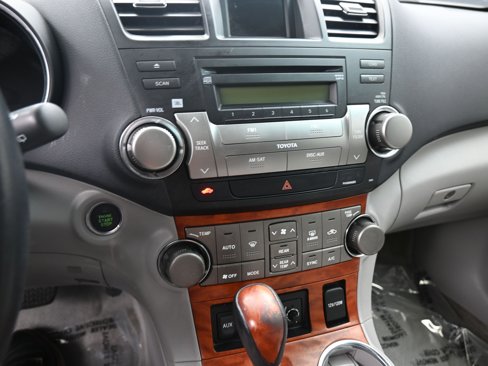 Used 2010 Toyota Highlander Limited image 16