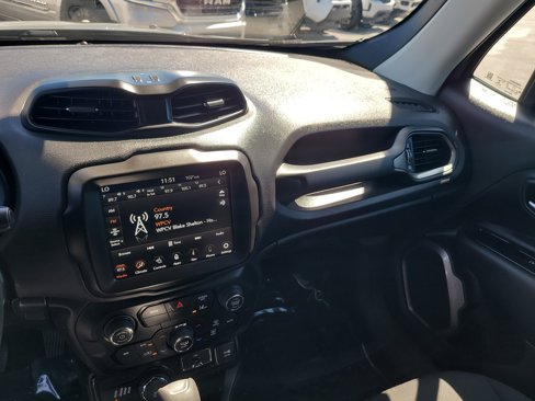Used 2022 Jeep Renegade Latitude w/ Convenience Group image 19