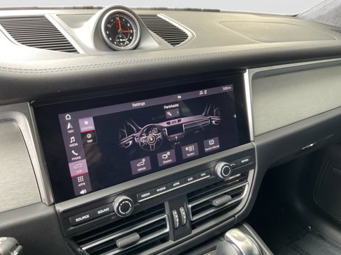 Used 2020 Porsche Macan Turbo image 17