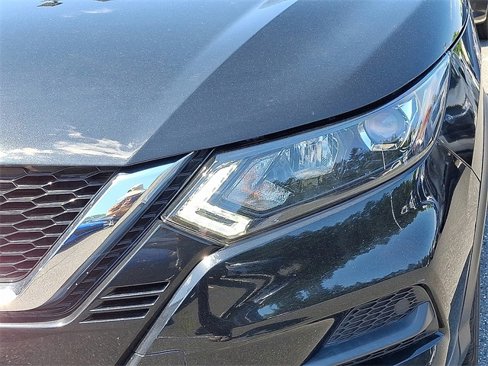Used 2021 Nissan Rogue Sport SV image 12