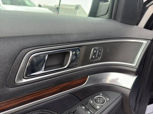 Certified 2018 Ford Explorer Limited w/ Equipment Group 301A image 18