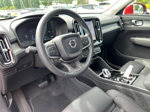 Certified 2024 Volvo XC40 B5 Plus w/ Climate Package image 7