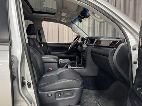 Used 2011 Lexus LX 570 4WD image 7