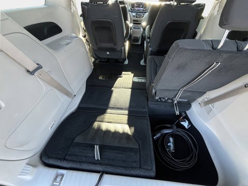 Used 2021 Chrysler Pacifica Touring w/ Cold Weather Group image 12