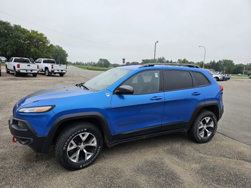 Used 2018 Jeep Cherokee Trailhawk w/ Cold Weather Group image 1