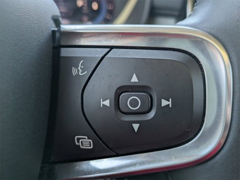 Certified 2023 Volvo XC40 B5 Plus image 27