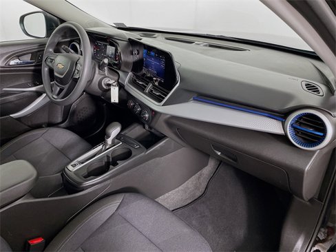 Certified 2025 Chevrolet Trax LS image 29