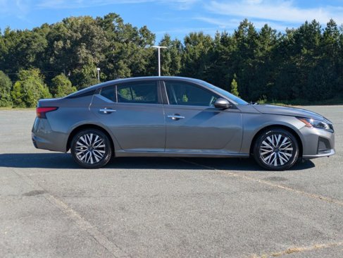 Used 2023 Nissan Altima 2.5 SV image 3