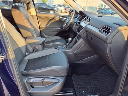 Used 2021 Volkswagen Tiguan SE w/ Panoramic Sunroof Package image 20