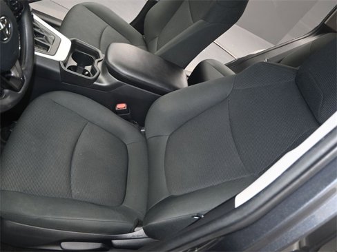Used 2021 Toyota RAV4 LE image 11