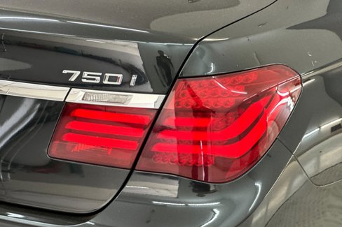 Used 2015 BMW 750i image 12