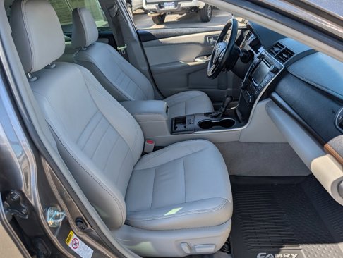 Used 2017 Toyota Camry XLE image 8