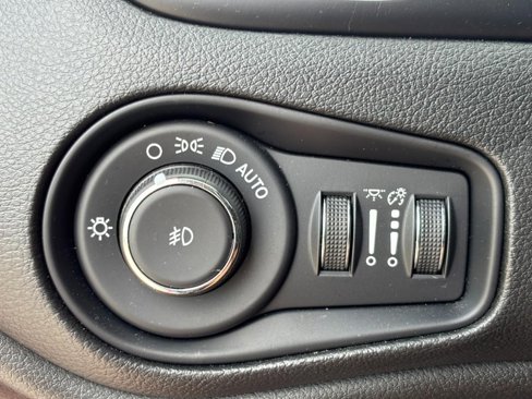 Used 2023 Jeep Renegade Trailhawk w/ Trailhawk Elite Group image 19