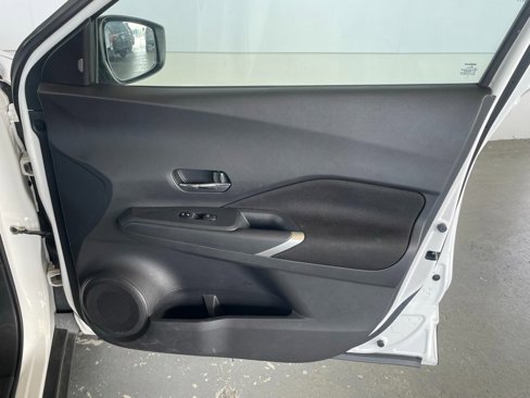 Used 2024 Nissan Kicks SV image 9
