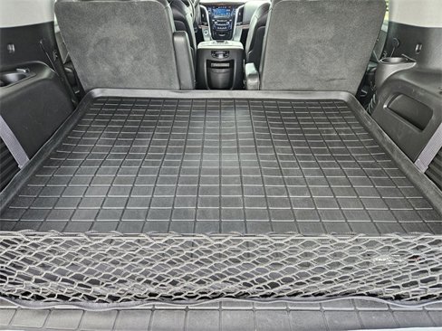 Used 2015 Cadillac Escalade Luxury image 32