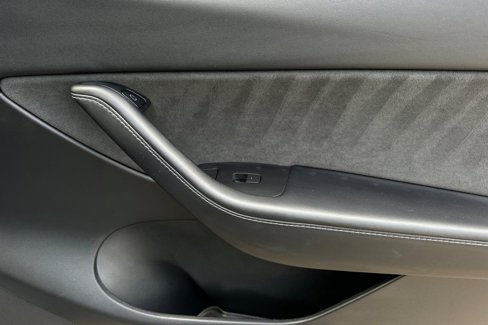 Used 2022 Tesla Model Y Long Range image 30