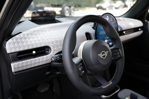 New 2025 MINI Cooper 4-Door Hardtop image 18