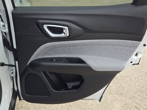 New 2025 Jeep Compass Latitude image 9
