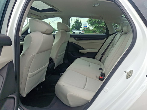 Used 2019 Honda Accord EX image 10
