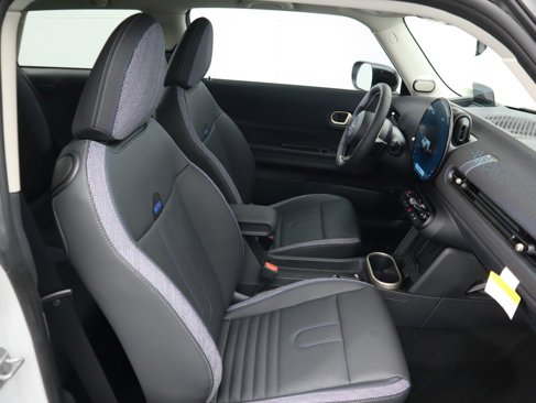 Used 2025 MINI Cooper 2-Door Hardtop image 23