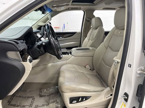 Used 2018 Cadillac Escalade ESV Premium Luxury image 4