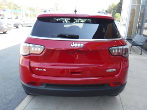 Certified 2019 Jeep Compass Latitude w/ Cold Weather Group image 11