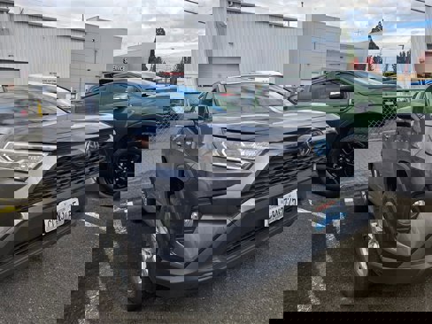 Used 2020 Toyota RAV4 XLE image 2