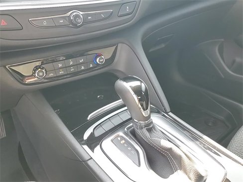 Used 2018 Buick Regal Preferred w/ Driver Confidence Package #1 image 19