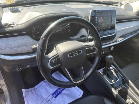 Used 2022 Jeep Compass Latitude w/ Sun and Sound Group image 12