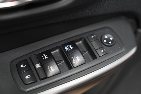 Used 2019 Jeep Cherokee Overland w/ Technology Group image 17