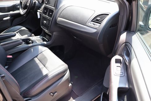 Used 2018 Dodge Grand Caravan GT image 47