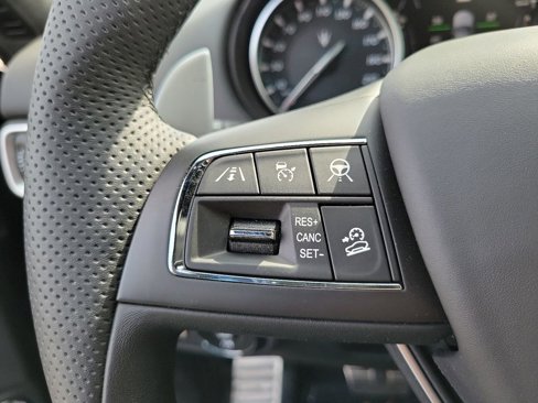 New 2023 Maserati Levante Trofeo image 6