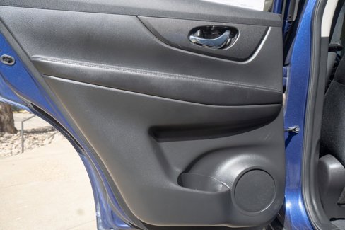 Used 2017 Nissan Rogue SV image 16