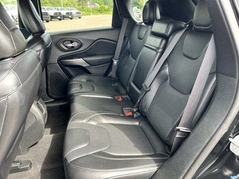 Used 2019 Jeep Cherokee Limited image 11