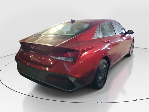 Certified 2024 Hyundai Elantra SEL image 3