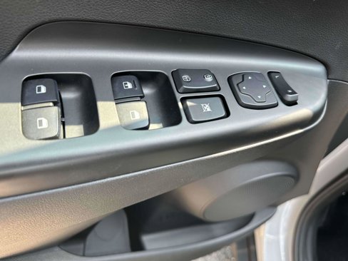 Used 2022 Hyundai Kona SE w/ Cargo Package image 16