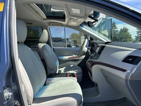 Used 2014 Toyota Sienna XLE image 34
