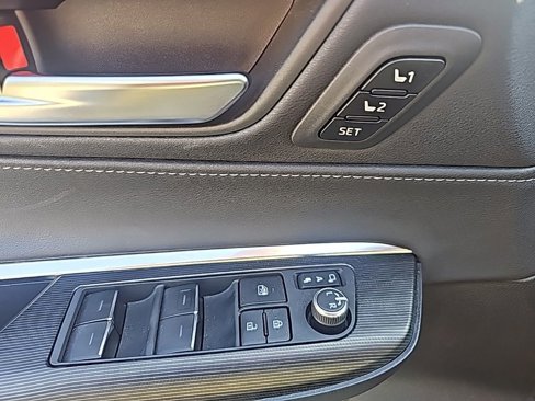 Used 2021 Toyota Venza XLE w/ Softex Package image 21