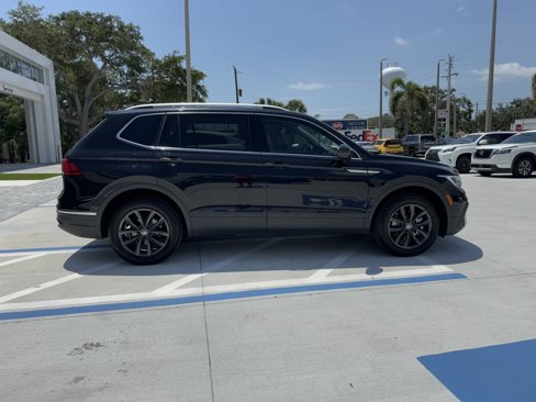Certified 2022 Volkswagen Tiguan SE image 3