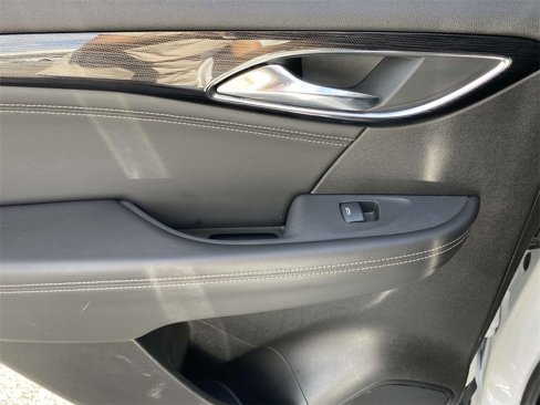 Used 2023 Buick Envision Essence image 12
