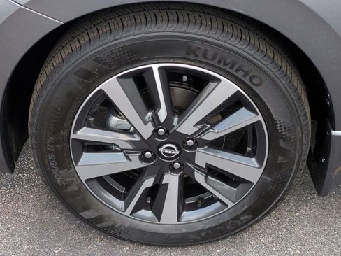 New 2025 Nissan Versa SV image 9