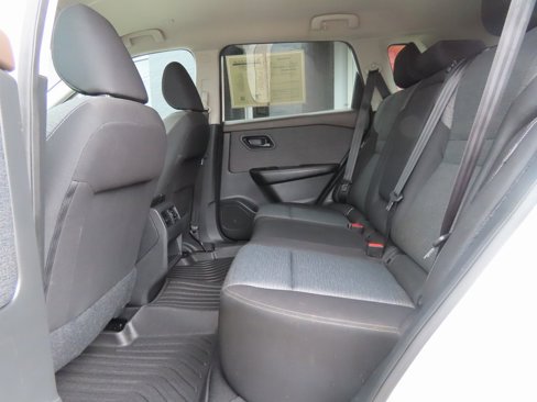 Used 2022 Nissan Rogue S image 6