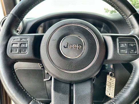 Used 2015 Jeep Wrangler Unlimited Sahara w/ Connectivity Group image 33