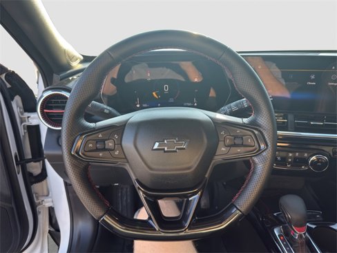 Used 2024 Chevrolet Trax RS w/ Sunroof Package image 10