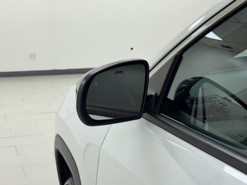 Used 2024 Jeep Compass Latitude image 37