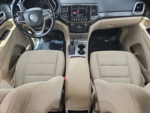 Used 2020 Jeep Grand Cherokee Laredo w/ Security & Convenience Group image 18