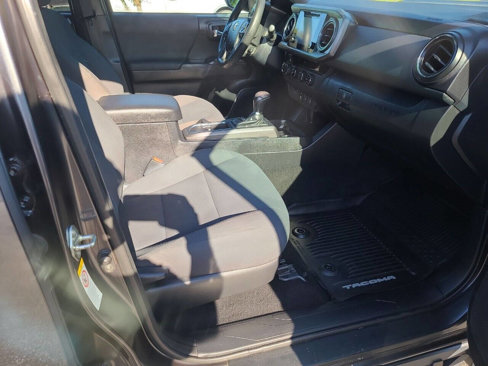 Used 2018 Toyota Tacoma TRD Sport image 33