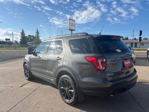 Used 2018 Ford Explorer XLT w/ Equipment Group 202A image 4